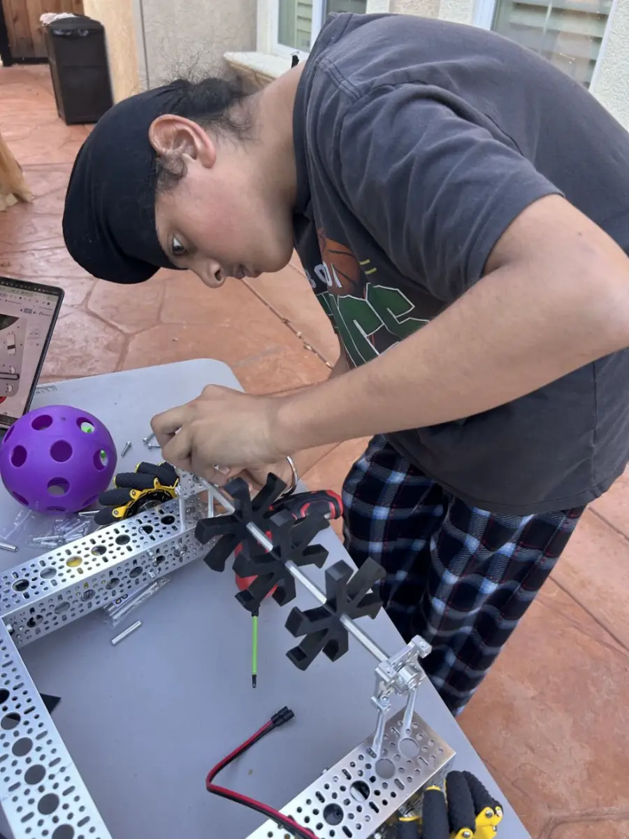 Assembling the frame on the patio table